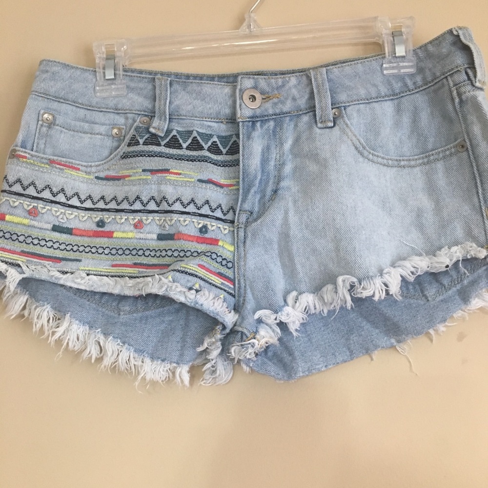 Bullhead Denim Shorts 7 Frayed Aztec Light Wash